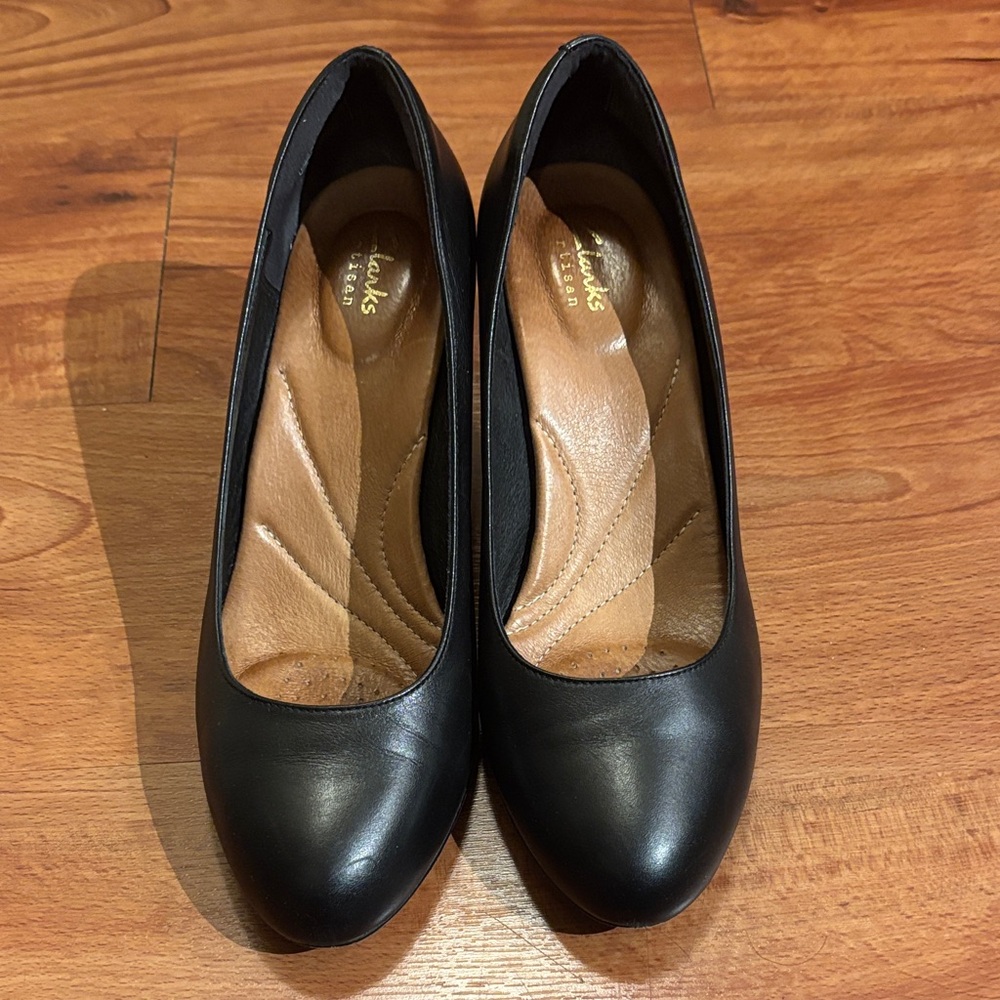 Clarks Leather Black Pumps – Round Toe – Women’s Size 8.5